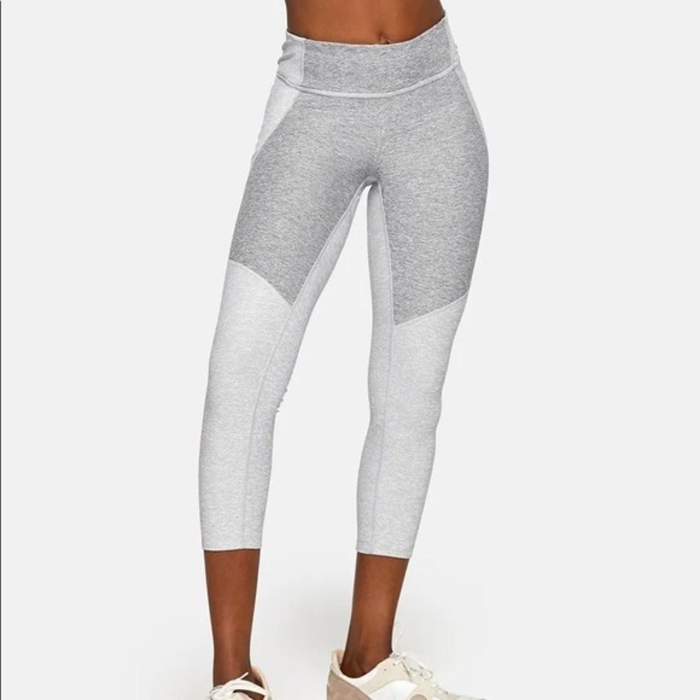 Two-Tone Warmup Crop Leggings